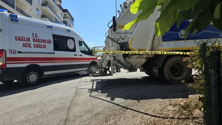 Çöp Kamyonunun Altında Kaldı, Hayatını Kaybetti 1