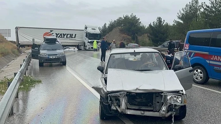 D100 Karayolunda Peş Peşe Zincirleme Kazalar 1 Ölü, 12 Yaralı (2)