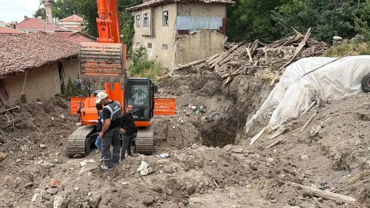 Define Ararken Kazdıkları Tünel Çöktü; 1 Ölü (3)