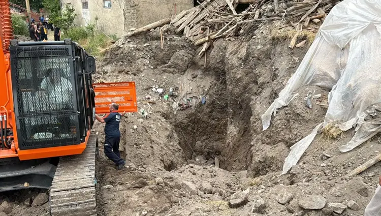 Define Ararken Kazdıkları Tünel Çöktü; 1 Ölü (4)
