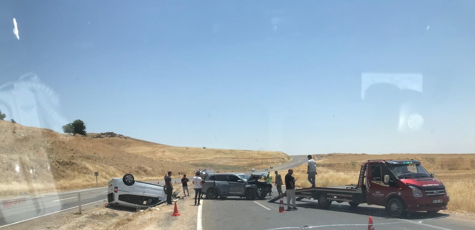 Diyarbakır Silvan'da Cip İle Hafif Ticari Araç Çarpıştı! 1'I Ağır 9 Yaralı (1)