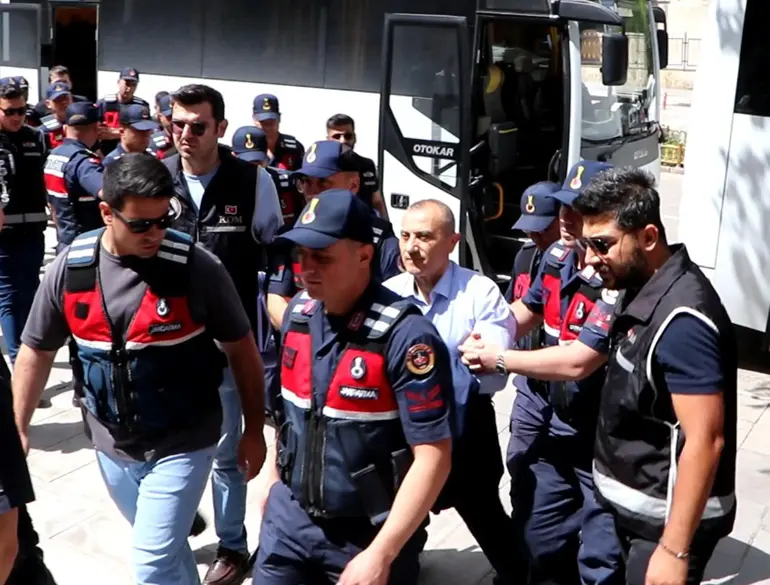 Eski Tunceli Valisi Sonel Ile Koruma Polisi Eroğlu Ile Emekli Polis Ertok Adliyede 1