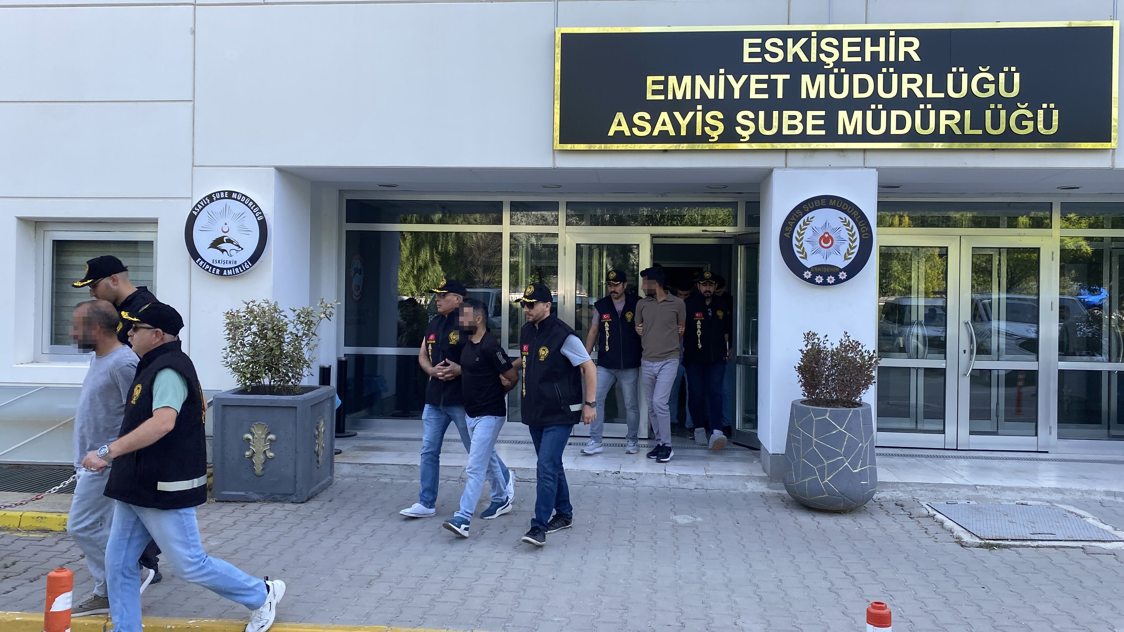 Eskişehir'de Iki Aile Arasında Kavga Çıktı Polis Dahil 11 Kişi Yaralandı (1)