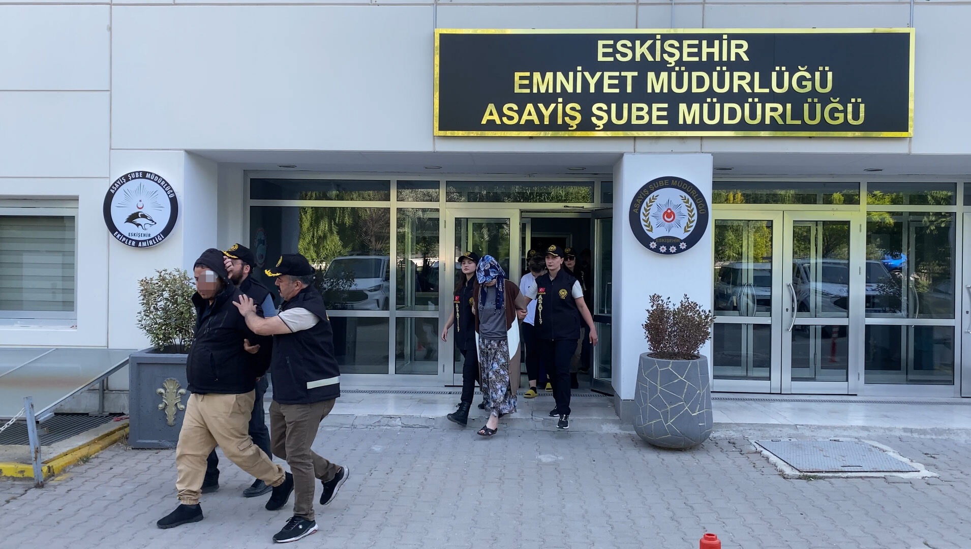 Eskişehir'de Iki Aile Arasında Kavga Çıktı Polis Dahil 11 Kişi Yaralandı (3)