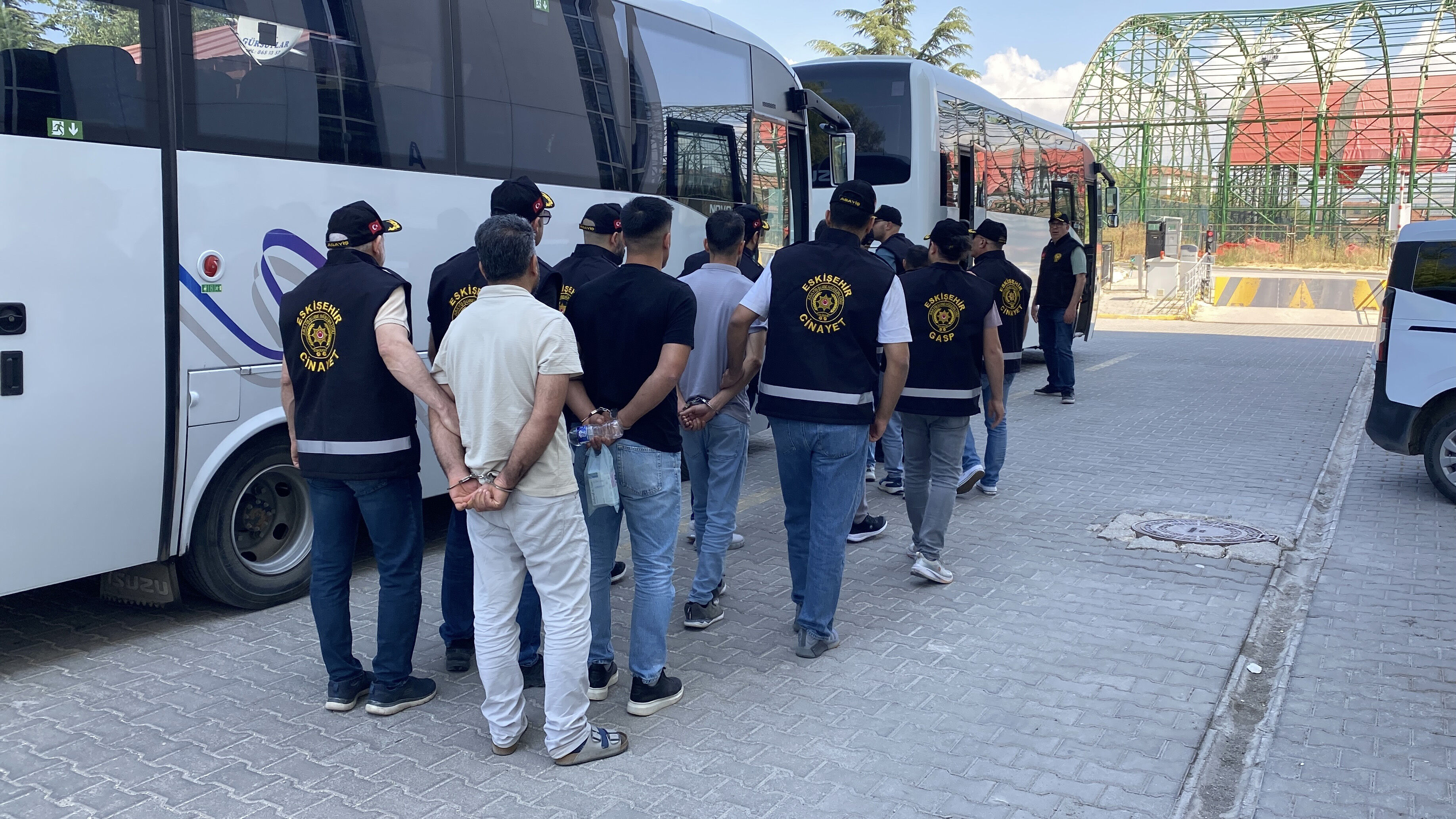 Eskişehir'de Iki Aile Arasında Kavga Çıktı Polis Dahil 11 Kişi Yaralandı (5)