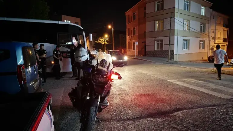 Eskişehir’de Komşu Iki Aile Arasında Kavga; 1’I Polis 11 Yaralı