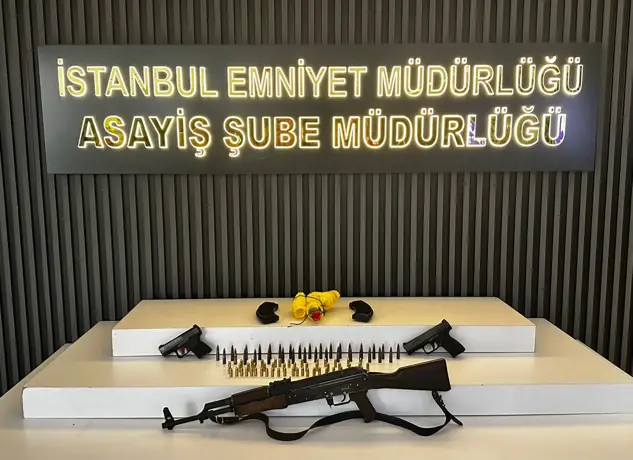 Eyüpsultan'da Durdurulan Motosiklette Uzun Namlulu Silah Ve El Yapımı Bomba Ele Geçirildi; 3 Tutuklama
