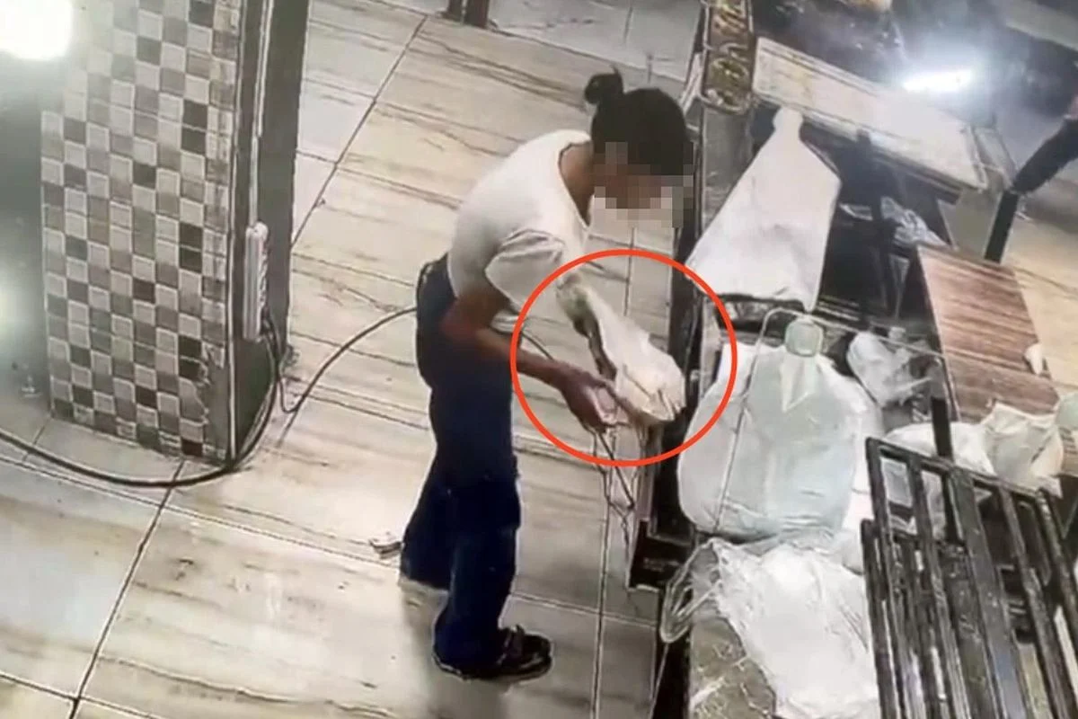 Fırın Çalışanını Oyalayıp Kasadaki 10 Bin Lirayı Çaldılar! (1)