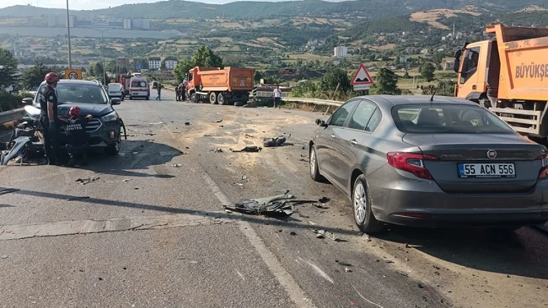Freni Tutmadığı İddia Edilen Tir Felakete Neden Oldu! 8 Araç Birbirine Girdi (1)
