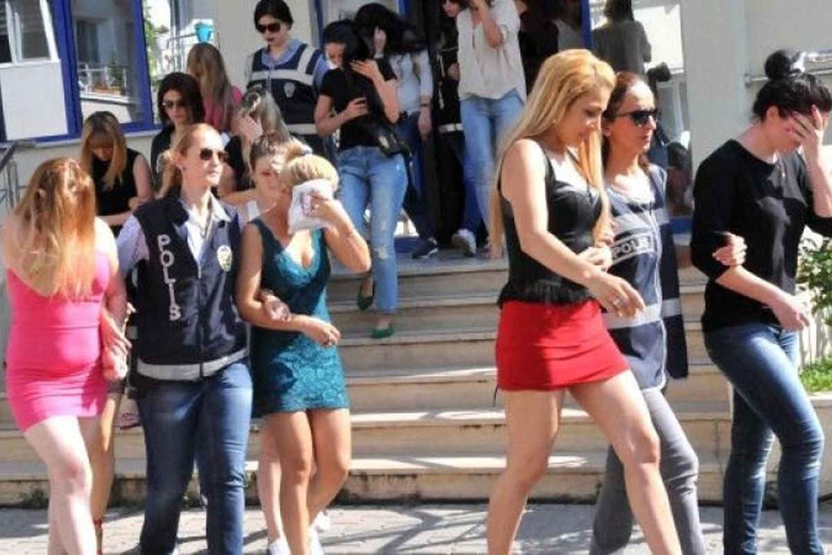 Fuhuş Operasyonunda Gözaltına Alınan Kadının Çantasından Çıkan Not Şaşırttı