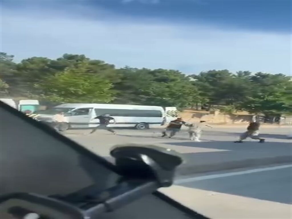 Gebze'de Trafikte Sopalı Saldırı Kamerada! Dört Şüpheli Tutuklandı (1)