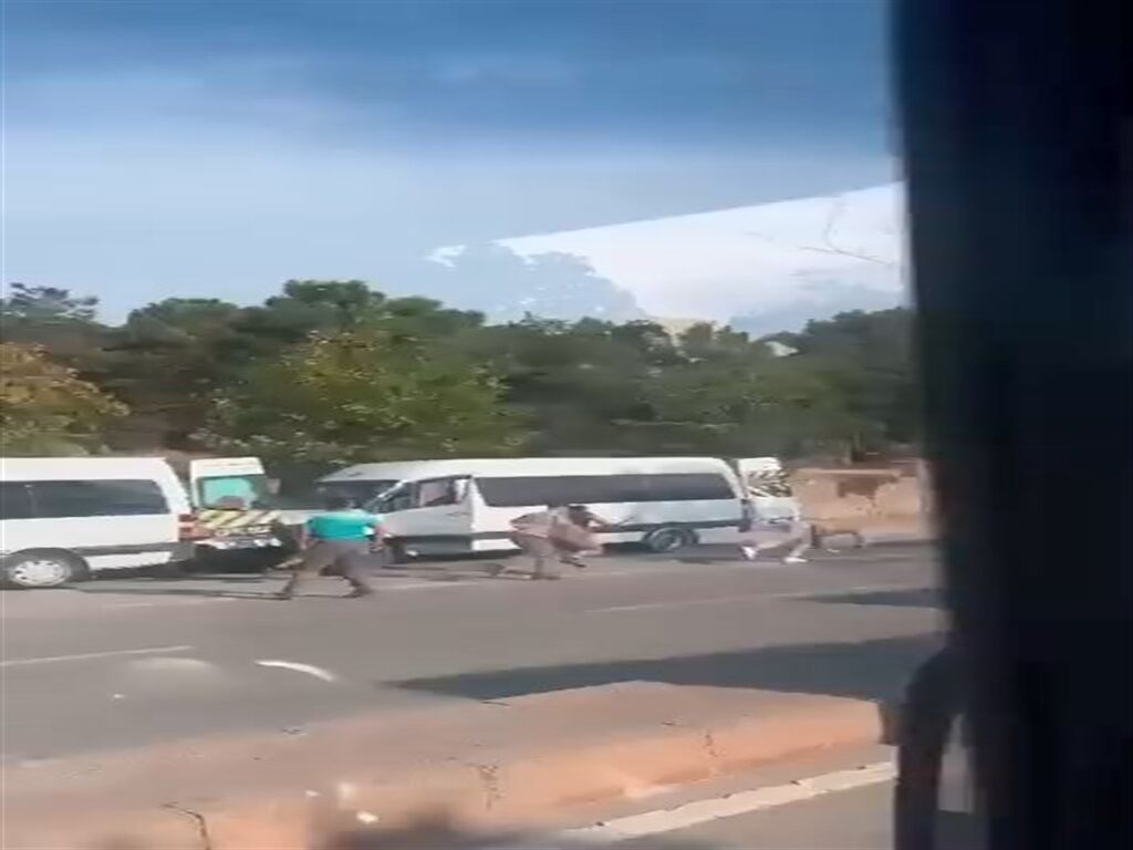 Gebze'de Trafikte Sopalı Saldırı Kamerada! Dört Şüpheli Tutuklandı (2)