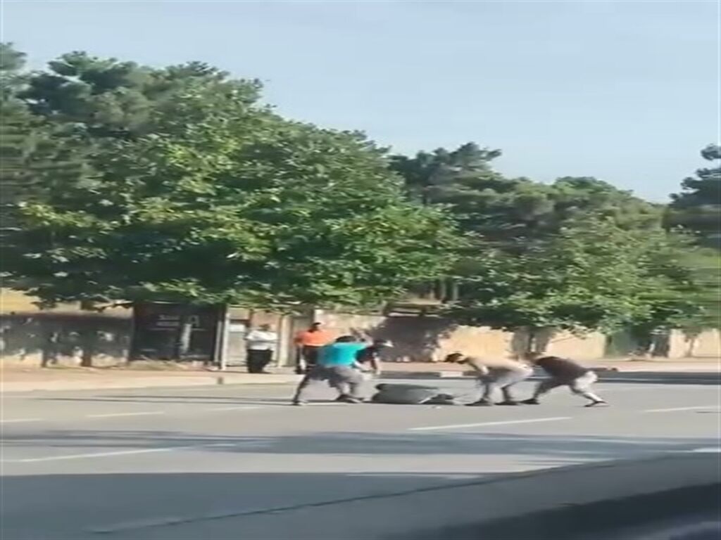 Gebze'de Trafikte Sopalı Saldırı Kamerada! Dört Şüpheli Tutuklandı (4)