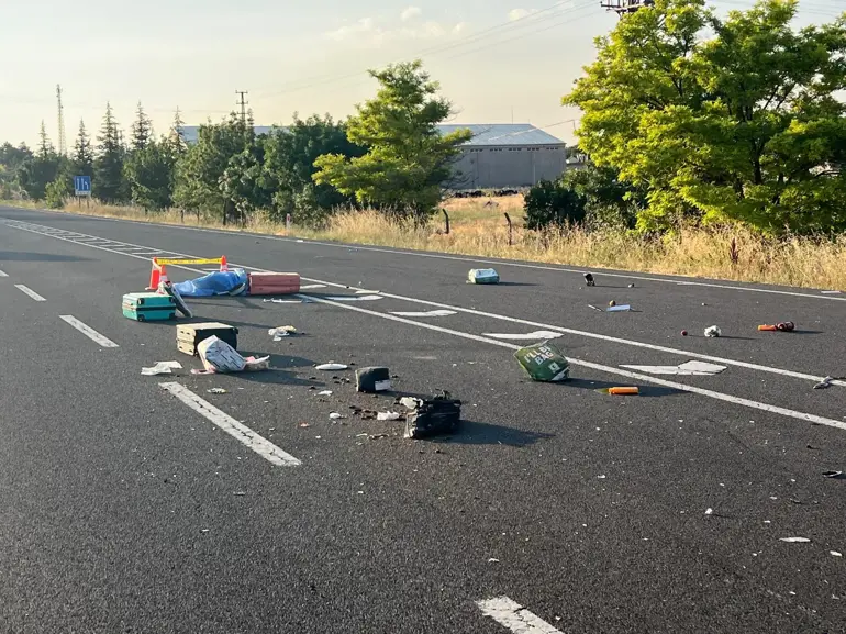 Gurbetçi Ailenin Otomobili Takla Attı 3 Ölü, 1 Yaralı (3)