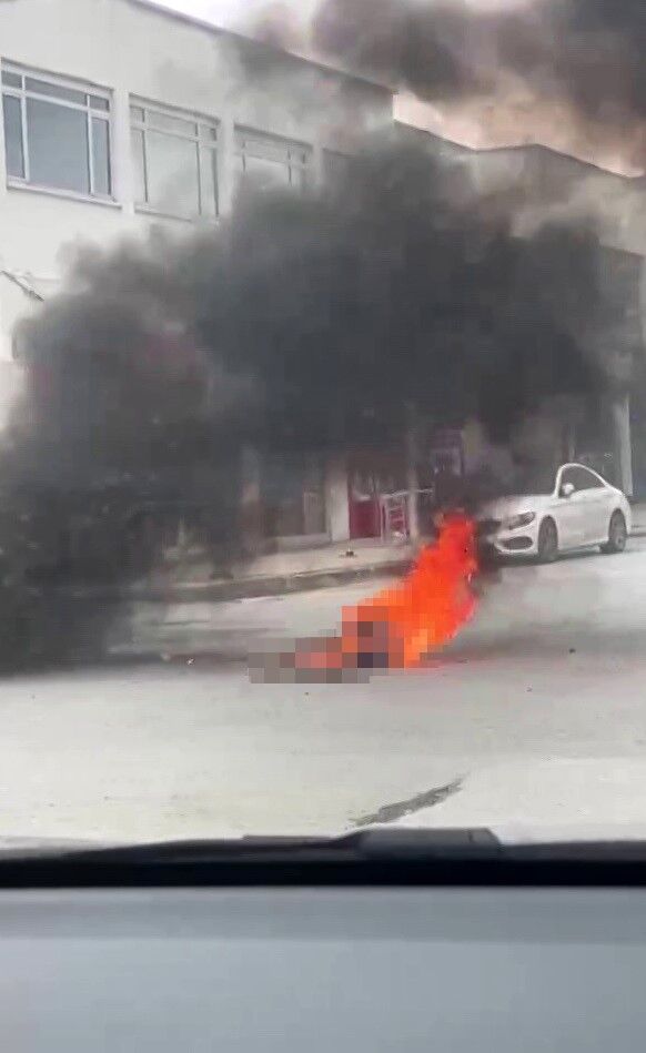 Hatay'da Şahıs Üzerine Benzin Döküp Kendini Yaktı! Korku Dolu Anlar Kamerada3