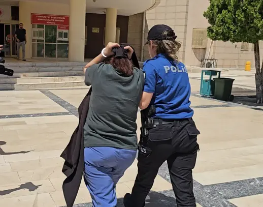 Hemşire Kıyafetiyle Bebek Kaçırmaya Çalıştığı Iddia Edilen Şüpheli Adliyede 1