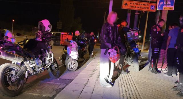 Henüz 15 Yaşında! Yaptığından Utanacağına Bir Hatıra Fotoğrafı Çektirdi (2)