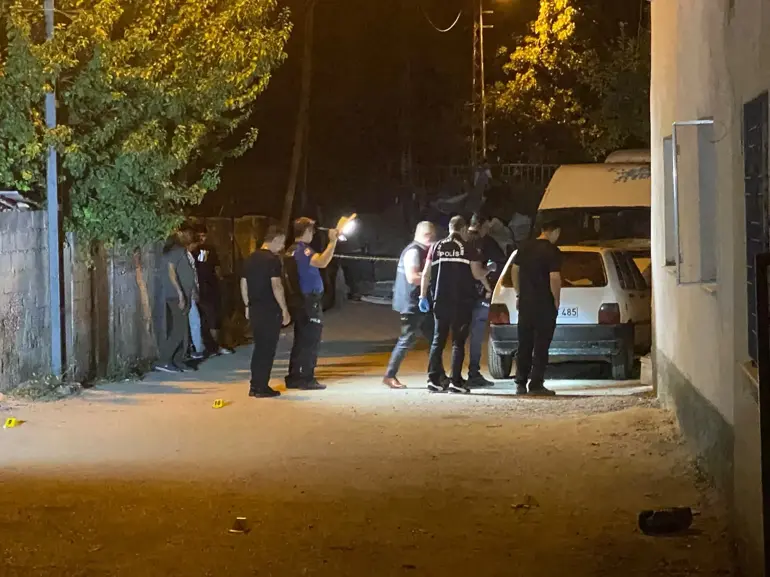 İki Grup Arasında Silahlı Kavga 1'I Ağır 4 Kişi Yaralandı (2)