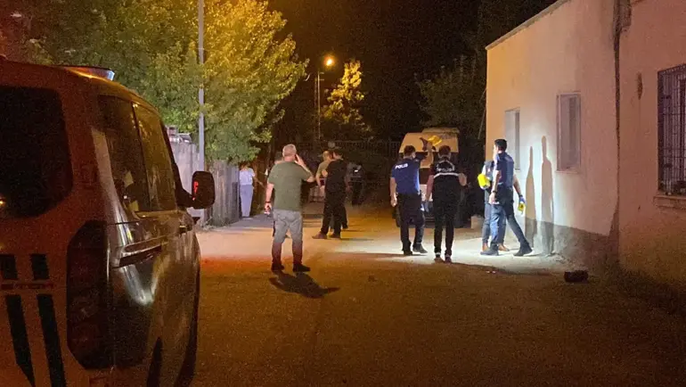 İki Grup Arasında Silahlı Kavga 1'I Ağır 4 Kişi Yaralandı (4)