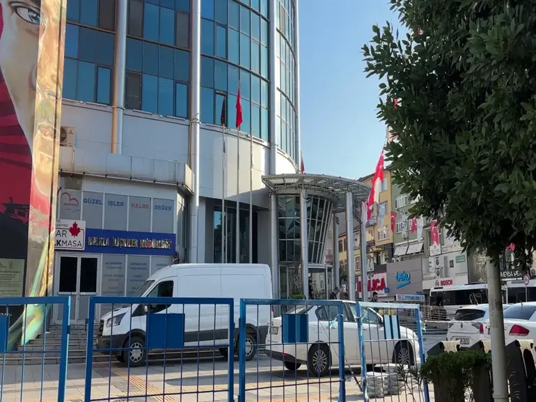 İzmit Belediye Başkanı Ile Eşi Gözaltına Alındı