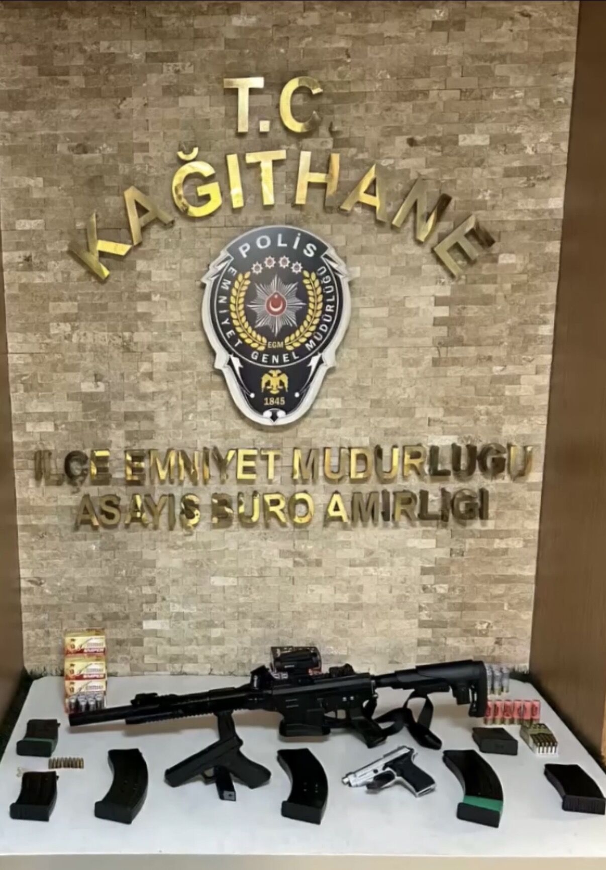 Kağıthane’de babasını ve abisini bıçaklayan amcasını pompalı tüfekle vurdu: 3 ağır yaralı