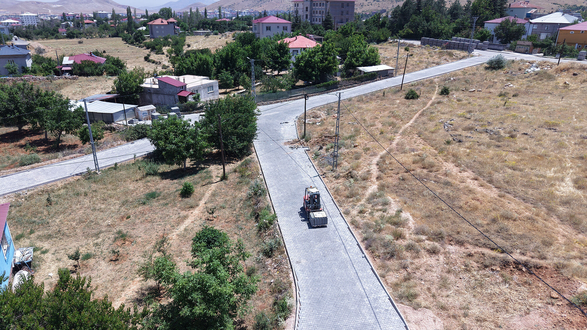 Büyükşehir Belediyesi Afşin Emirli’de Yol Seferberliği Başlattı!