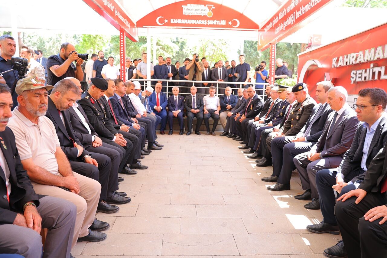 Kahramanmaraş'ta 15 Temmuz Anma Programı Şehitlik Ziyaretiyle Başladı (1)