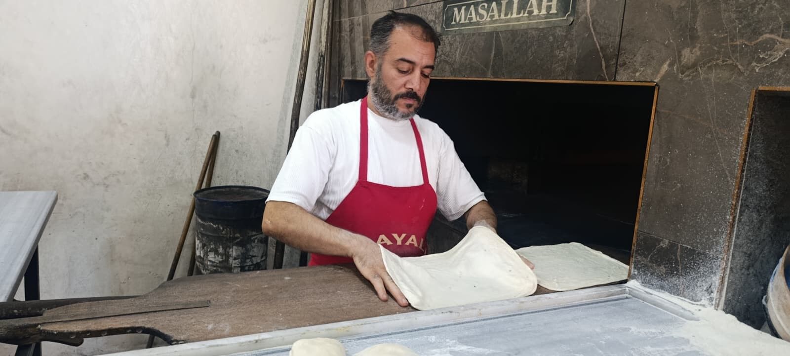 Kahramanmaraş'ta 400 Derecelik Ekmek Mesaisi! Ustalar Ateşin İçinde Çalışıyor (1)