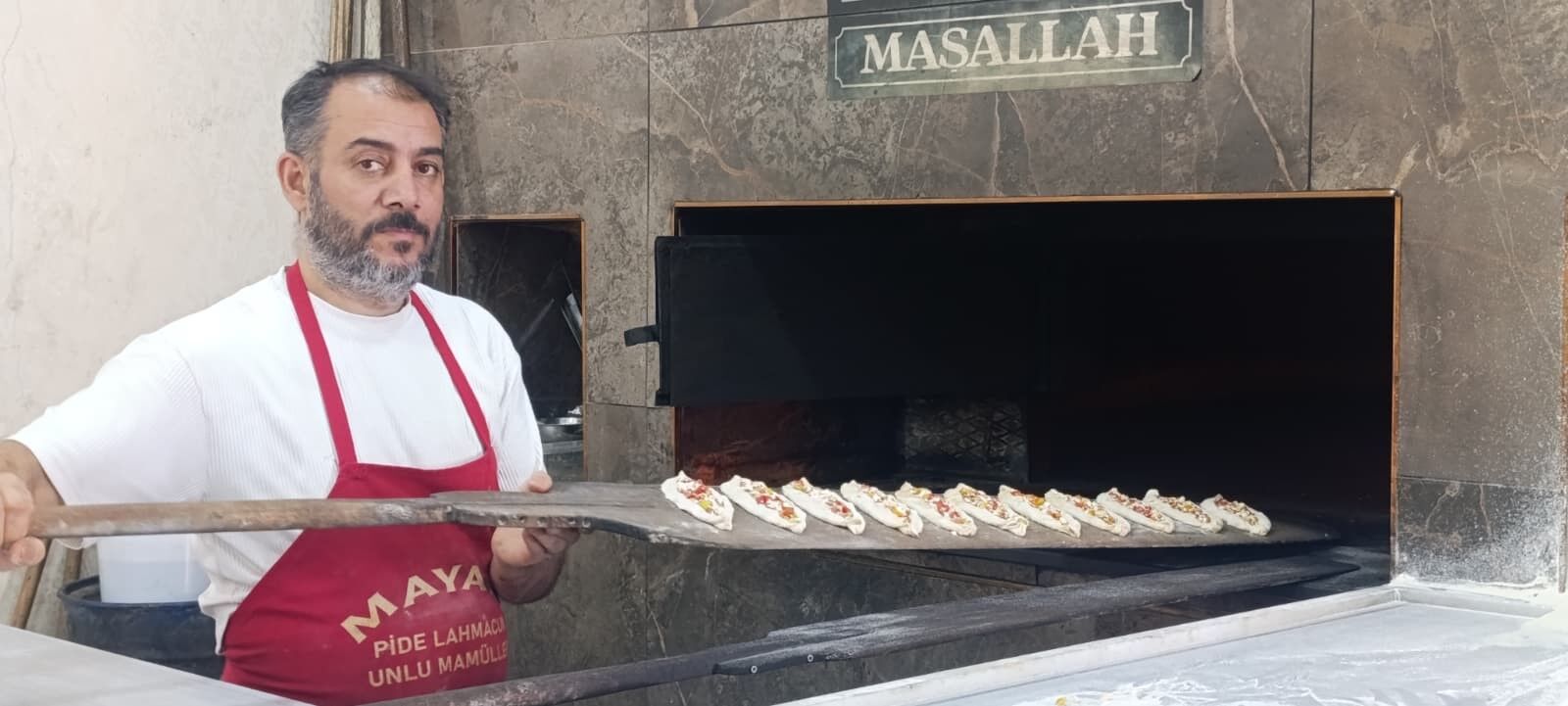 Kahramanmaraş'ta 400 Derecelik Ekmek Mesaisi! Ustalar Ateşin İçinde Çalışıyor (2)