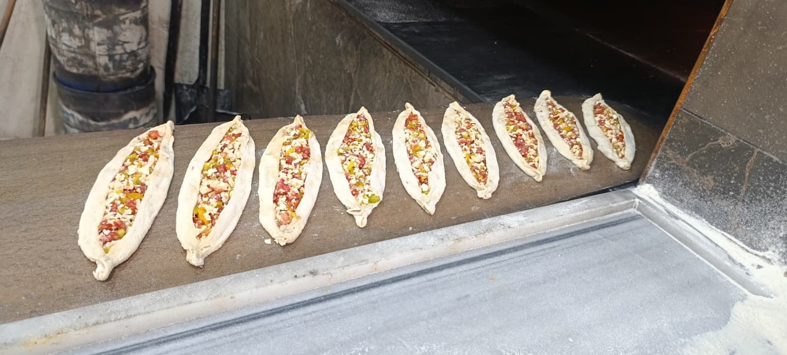Kahramanmaraş'ta 400 Derecelik Ekmek Mesaisi! Ustalar Ateşin İçinde Çalışıyor (3)