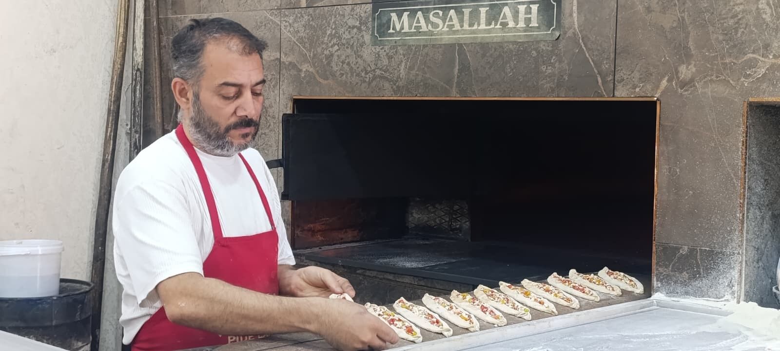 Kahramanmaraş'ta 400 Derecelik Ekmek Mesaisi! Ustalar Ateşin İçinde Çalışıyor (4)
