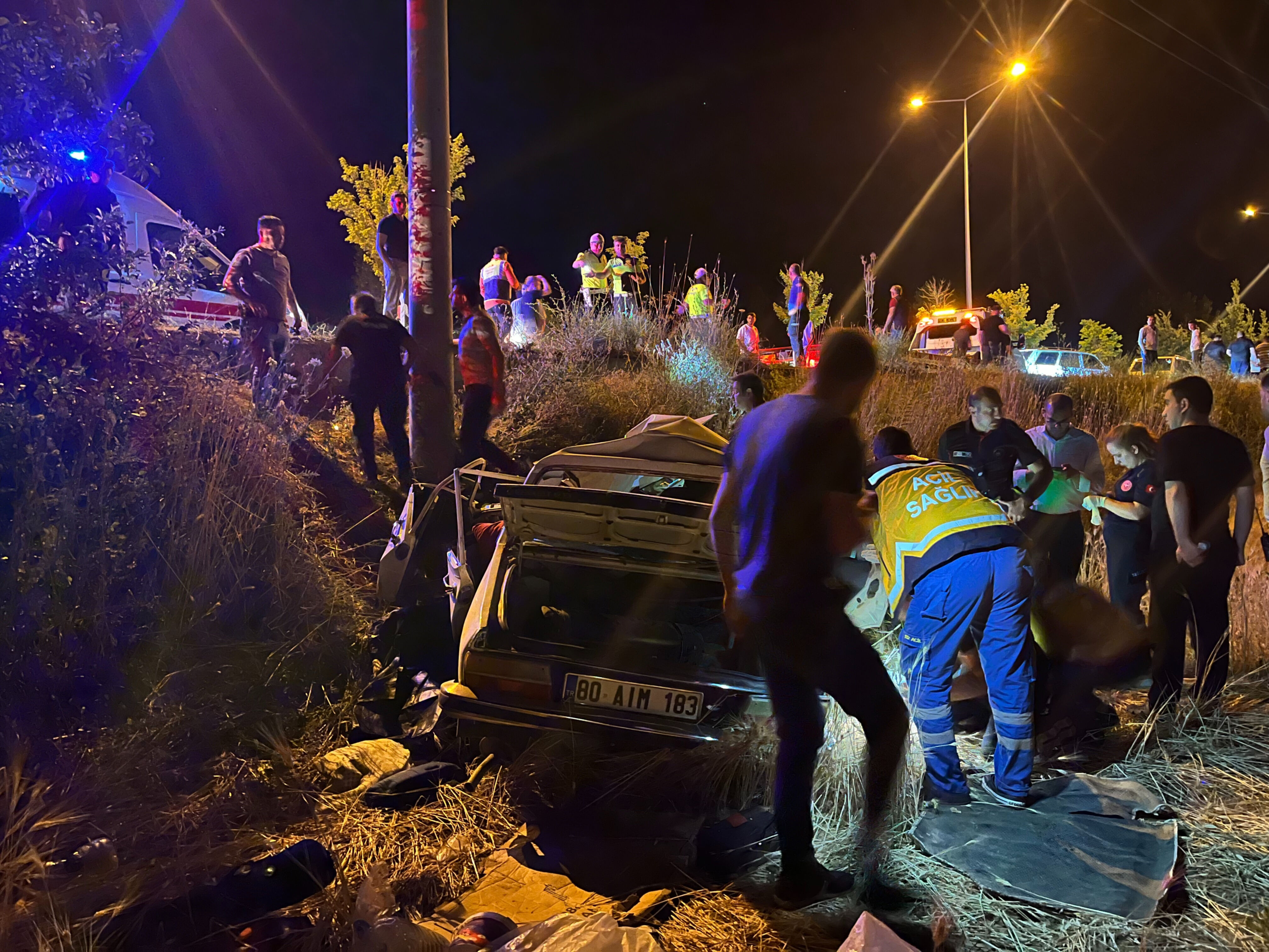 Kahramanmaraş'ta Direğe Çarpan Otomobilin Sürücüsü Öldü (2)