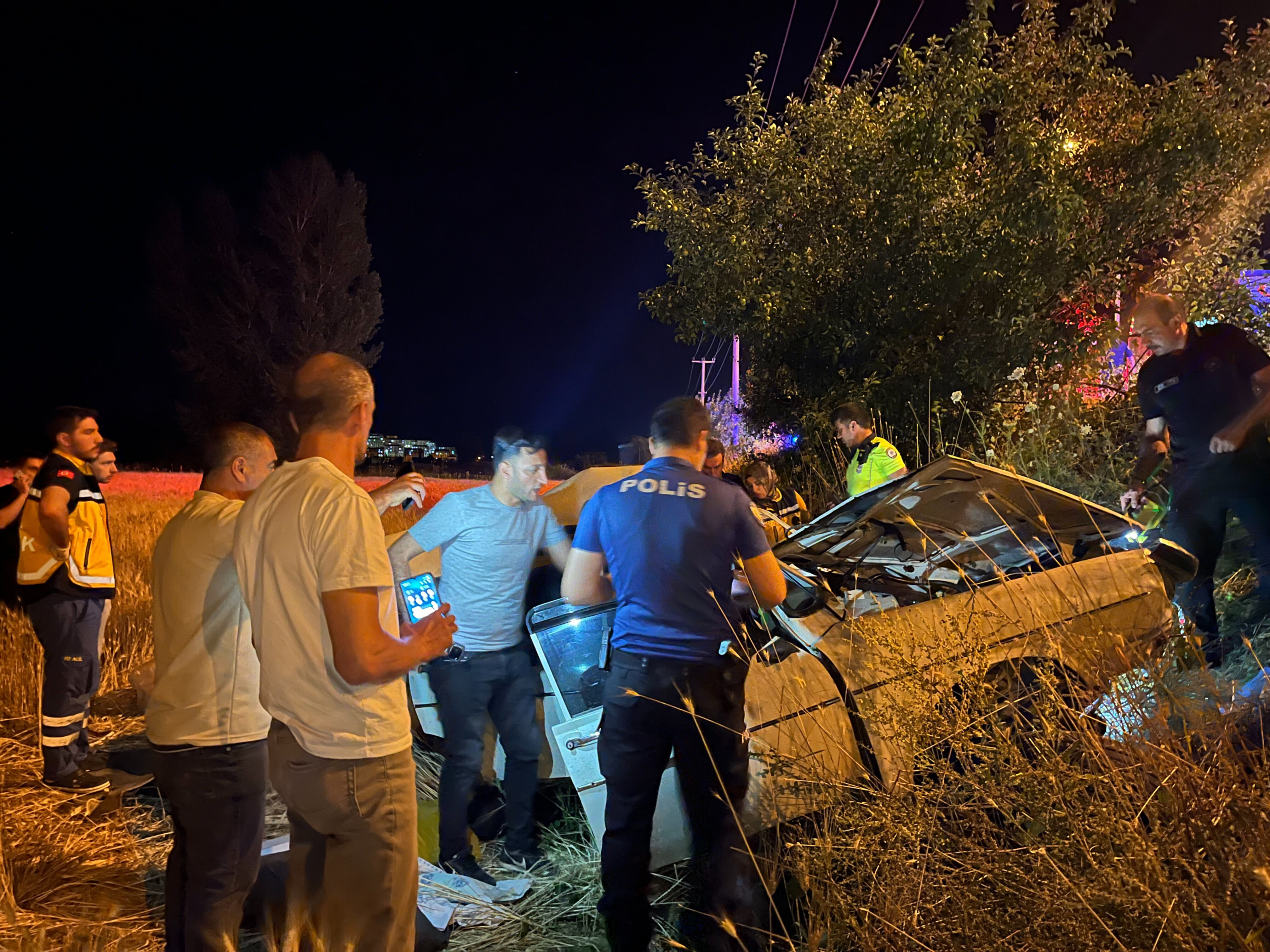 Kahramanmaraş'ta direğe çarpan otomobilin sürücüsü öldü