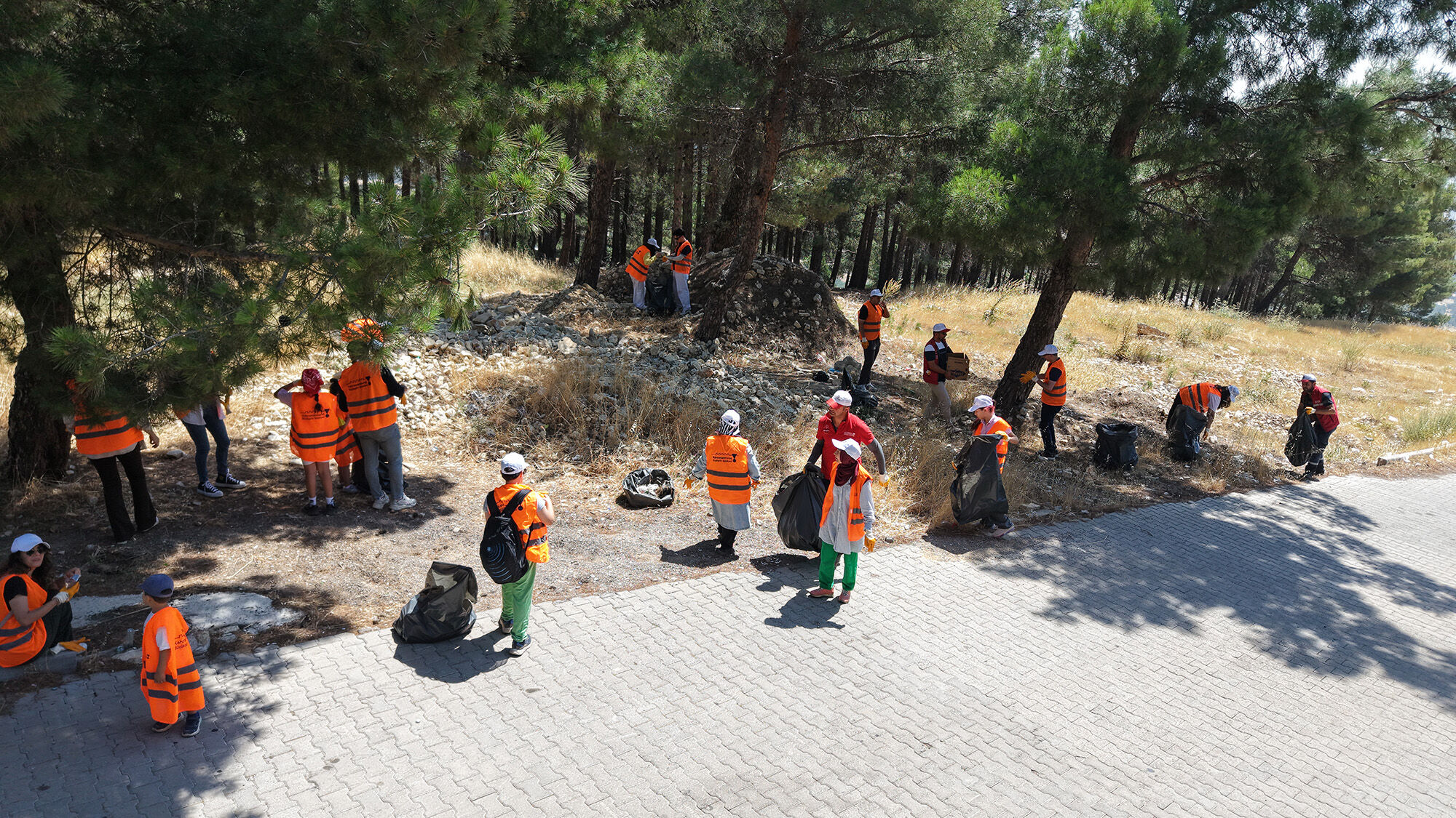 Kahramanmaraş'ta Doğa İçin Seferberlik! Vatandaşlar Atıkları Tek Tek Topladı (3)