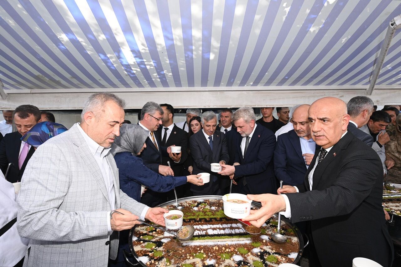 Kahramanmaraş'ta Gelenek Devam Etti 5 Bin Kişiye Aşure Dağıtıldı (1)