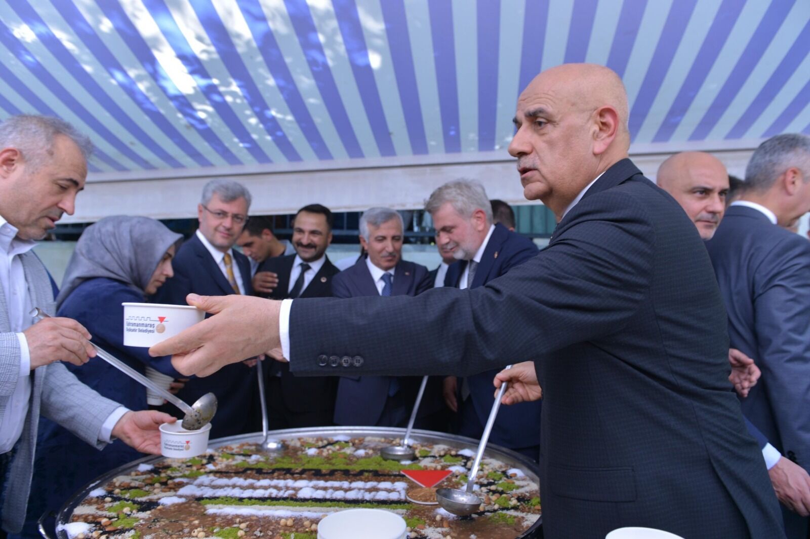 Kahramanmaraş'ta Gelenek Devam Etti 5 Bin Kişiye Aşure Dağıtıldı (2)