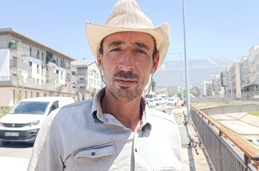 Kahramanmaraş'ta İnşaat İşçileri 45 Derecede Deprem Konutlarını İnşa Ediyor (7)
