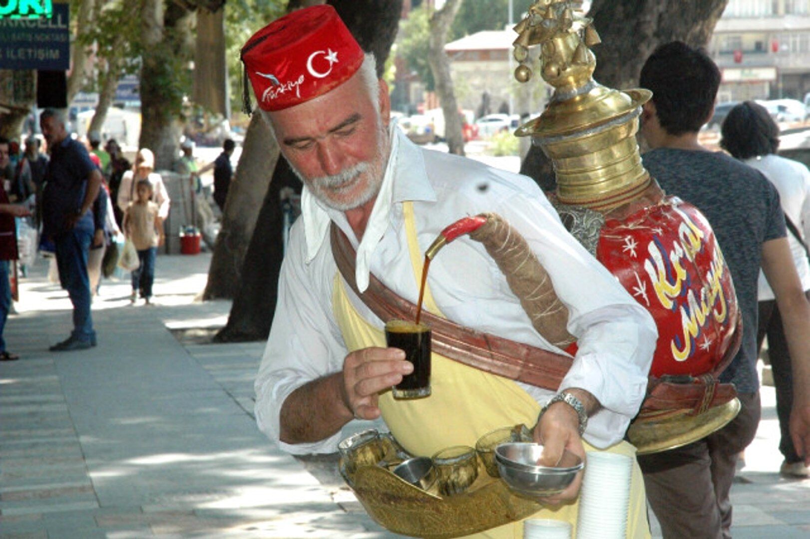 Kahramanmaraş'ta kavurucu sıcaklarda mayam şerbetine büyük talep