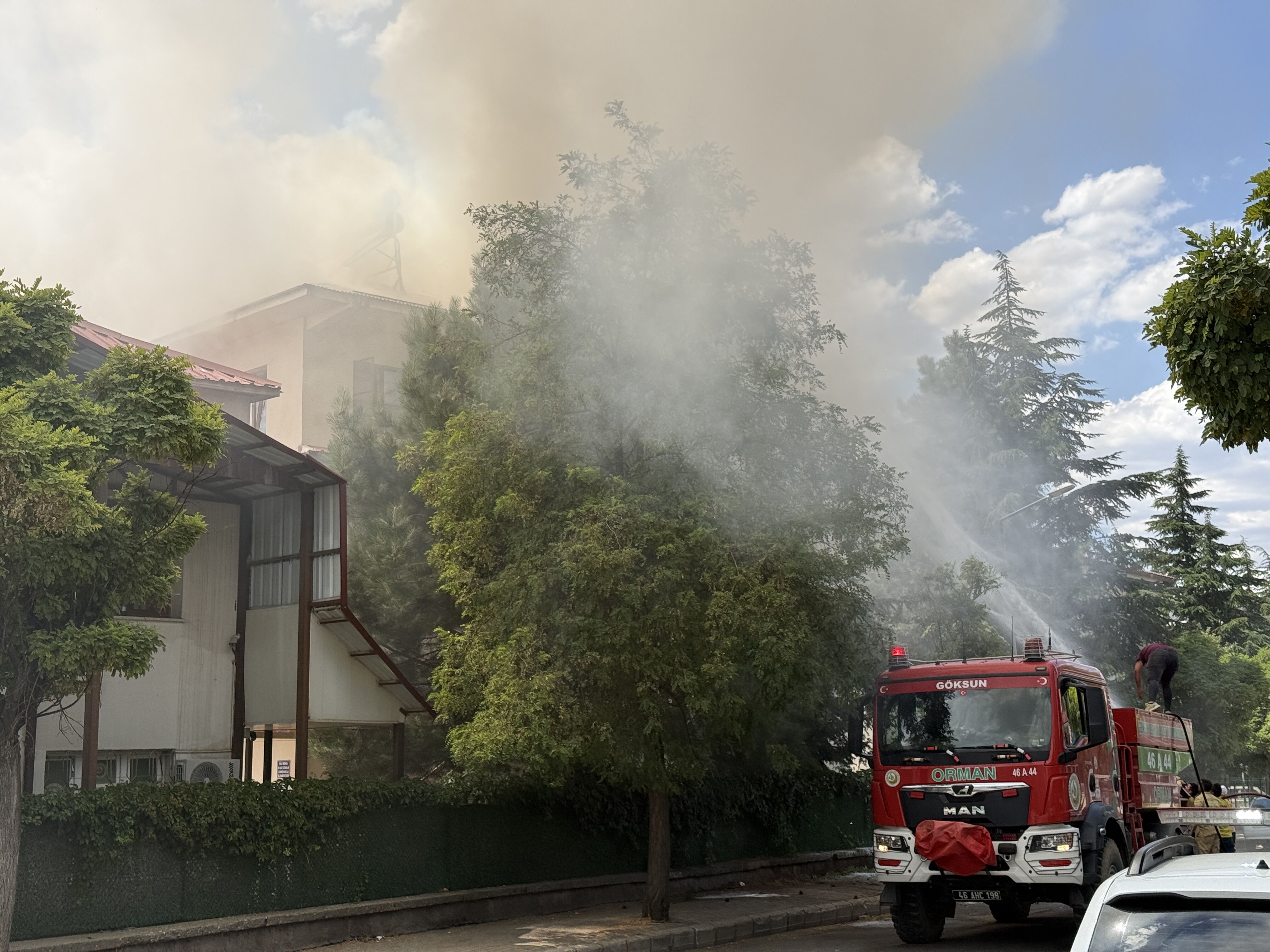 Kahramanmaraş'ta Orman İşletme Müdürlüğü Binasında Yangın Çıktı (1)