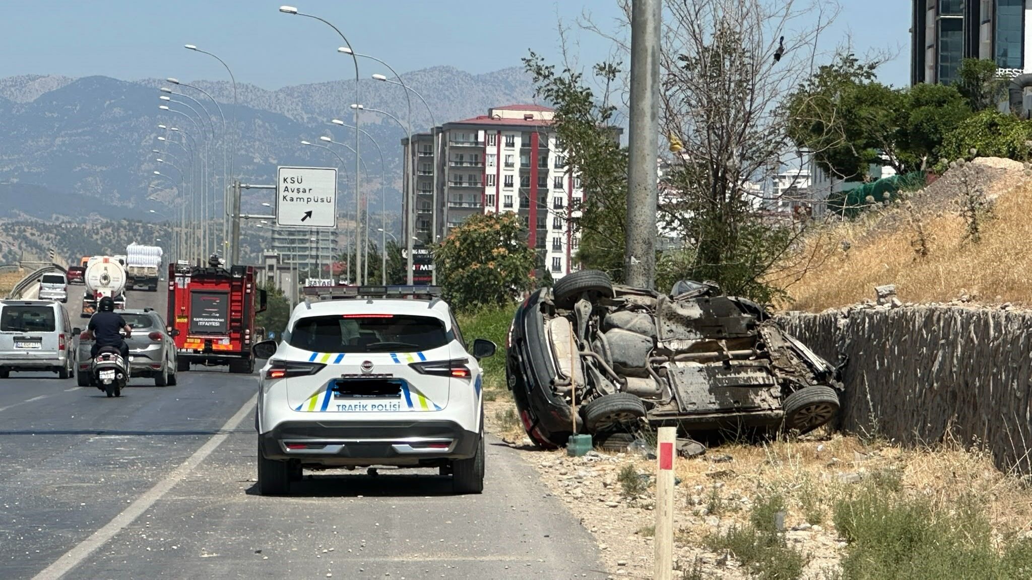 Kahramanmaraş'ta Otomobil Kgys Direğine Çarptı 2 Kişi Ağır Yaralandı (4)