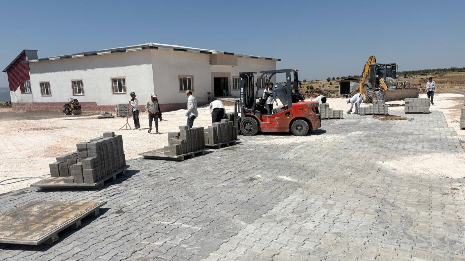 Kahramanmaraş’ta Pazarcık Kızkapanlı’nın Sosyal Tesisinde Çevre Düzenlemesi
