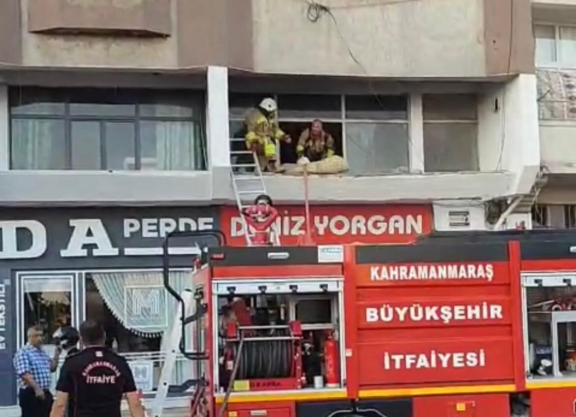 Kahramanmaraş'ta tarihi kalenin karşısındaki iş yerinde yangın çıktı