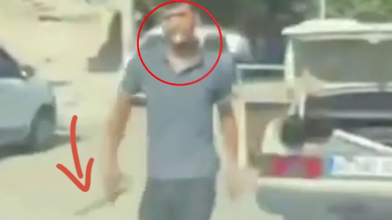 Kahramanmaraş'ta Trafikte Bıçaklı Gerginlik! Kamerayı Görünce Aracına Geri Döndü