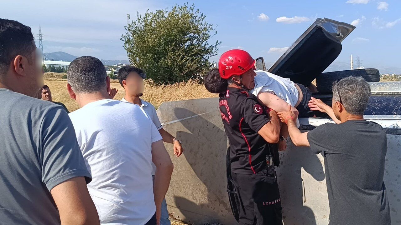Kahramanmaraş'taki Trafik Kazasında Araçta Sıkışan 2 Kişi Kurtar