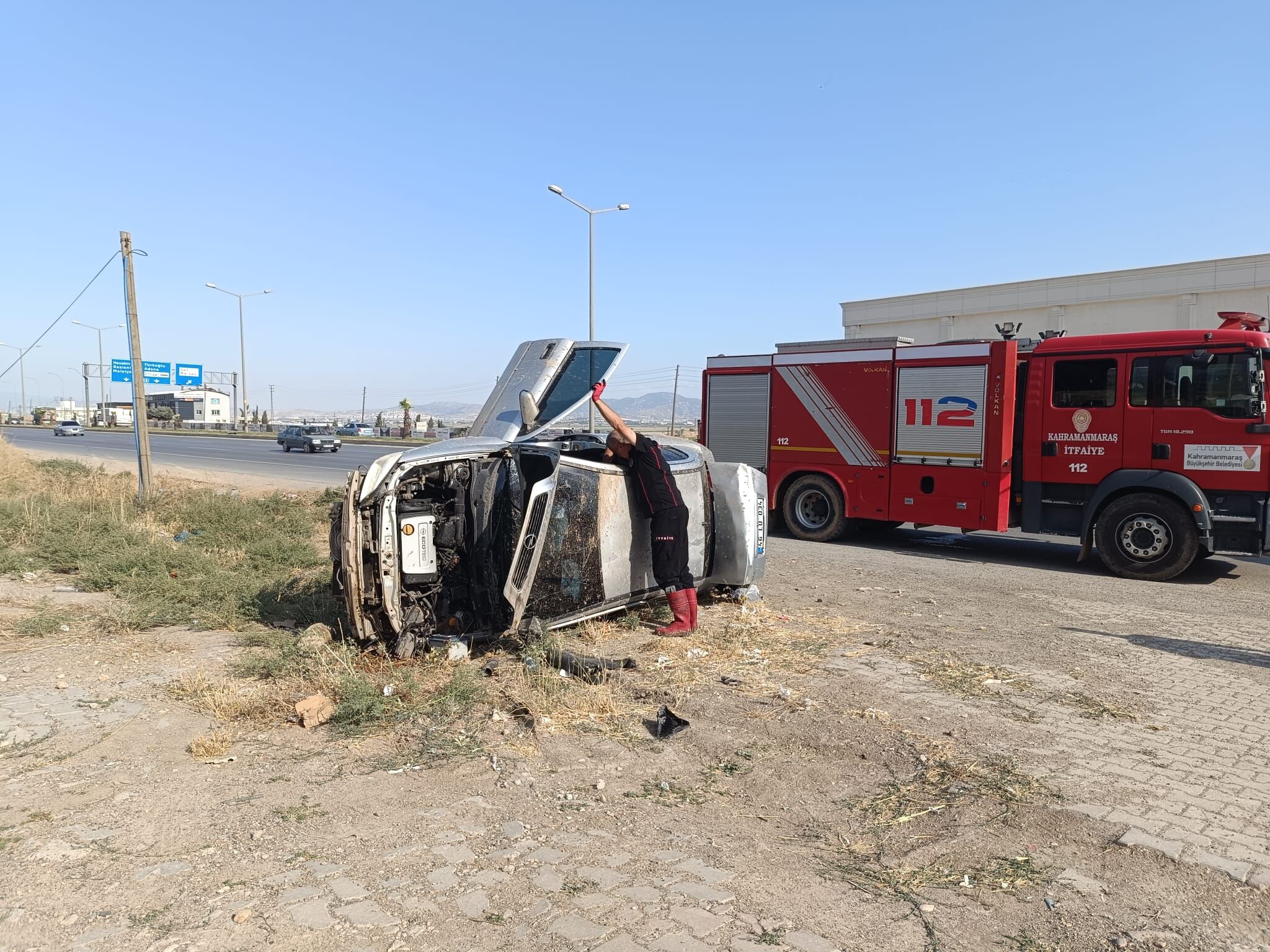Kahramanmaraş'taki Trafik Kazasında Araçta Sıkışan 2 Kişi Kurtarıldı1