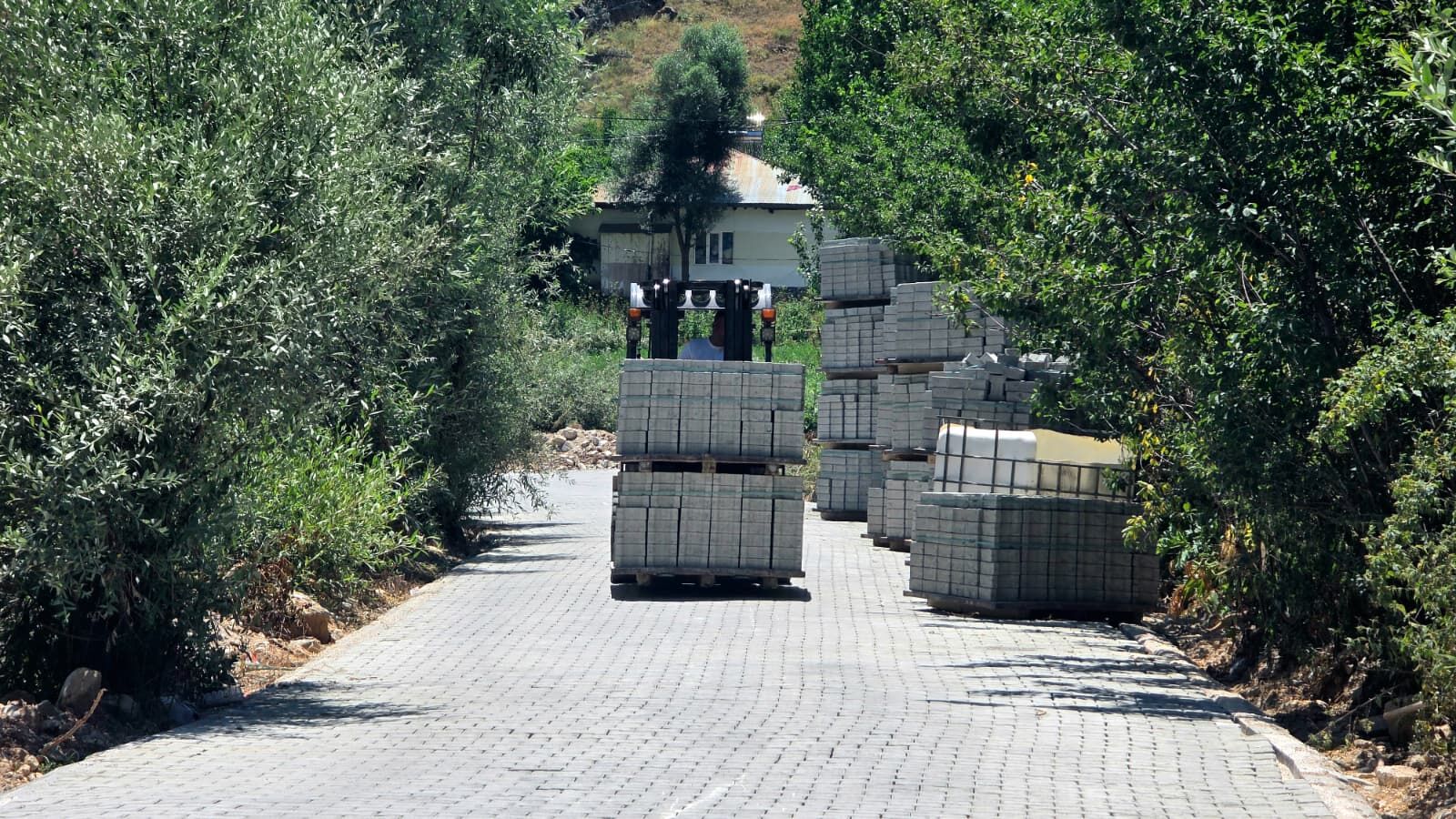 Büyükşehir, Göksun Kırsalında Ulaşım Konforunu Yükseltiyor