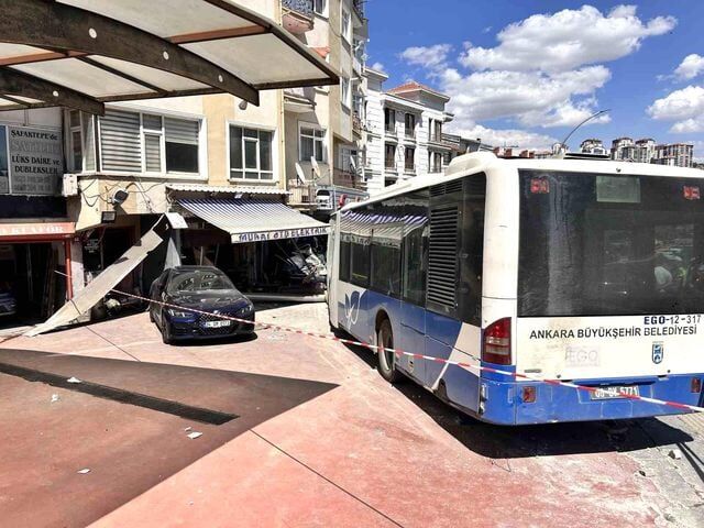 Kontrolden Çıkıp Iş Yerine Daldı 7 Yaralı (3)