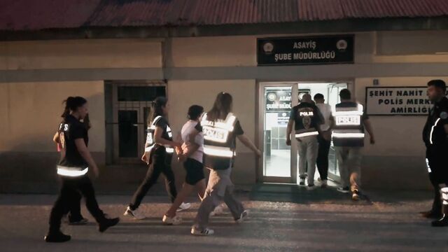 Masaj Salonlarına Fuhuş Baskını! 5 İlde Eş Zamanlı Operasyon (2)