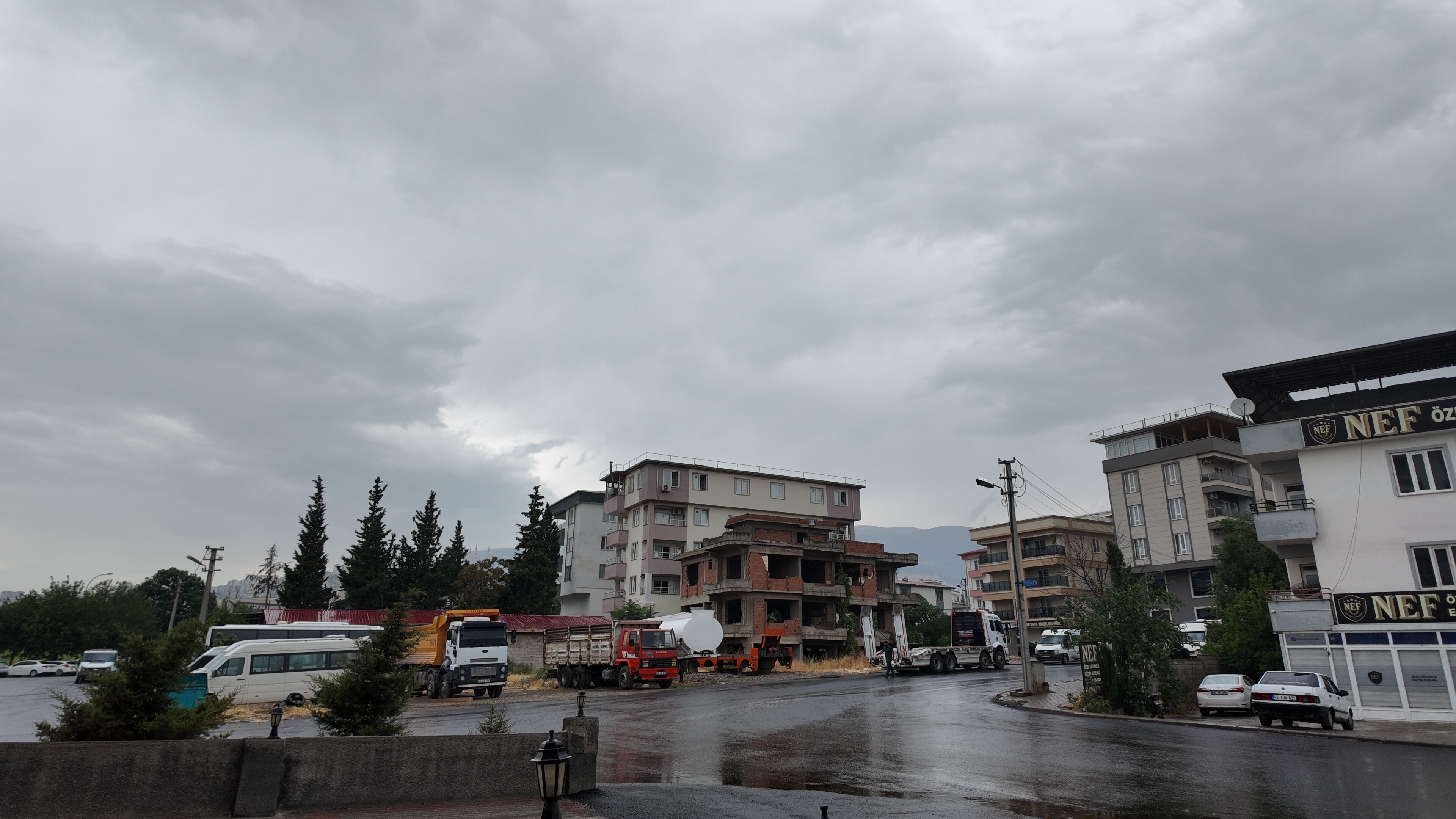 Meteoroloji Uyarmıştı! Kahramanmaraş'ta Sağanak Yağış Başladı (1)