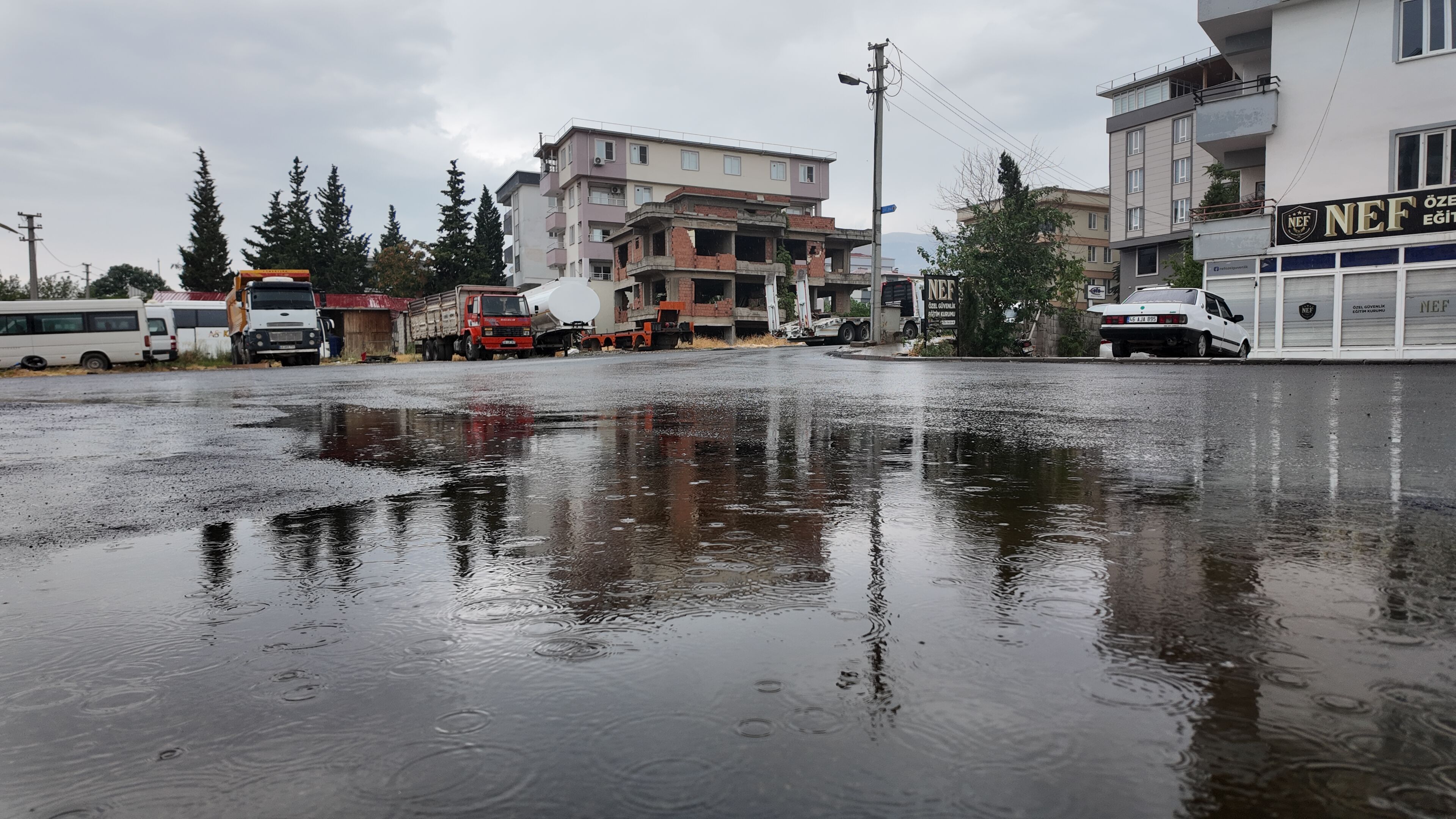 Meteoroloji Uyarmıştı! Kahramanmaraş'ta Sağanak Yağış Başladı